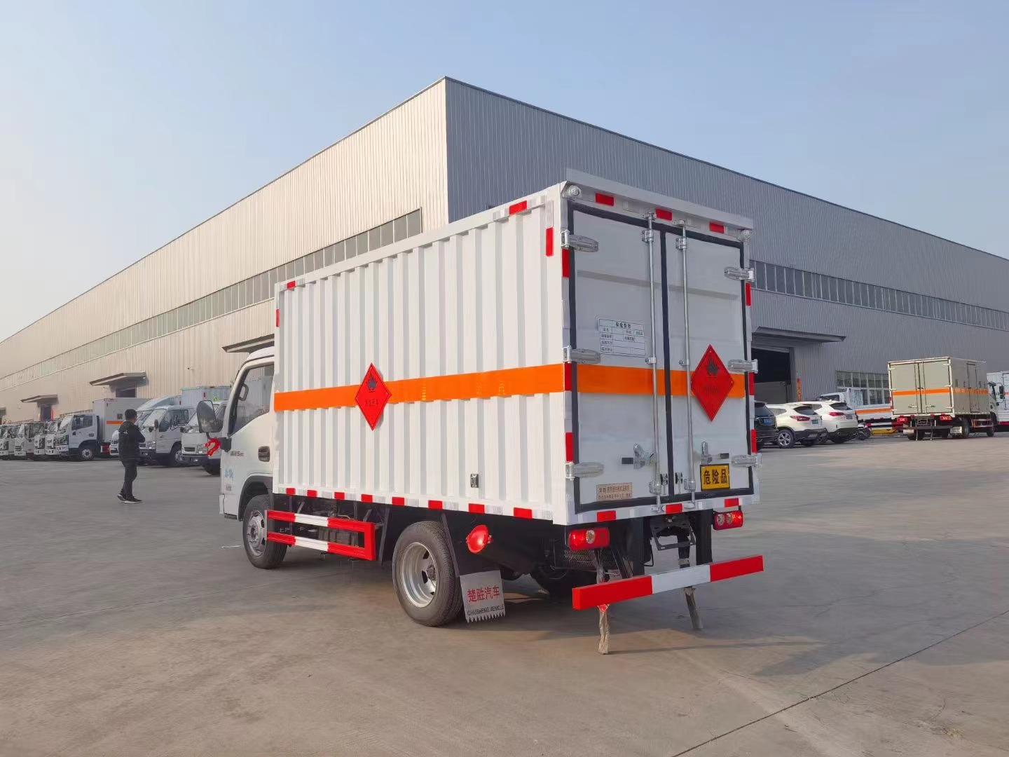 躍進S80柴油版3.4米易燃氣體廂式運輸車