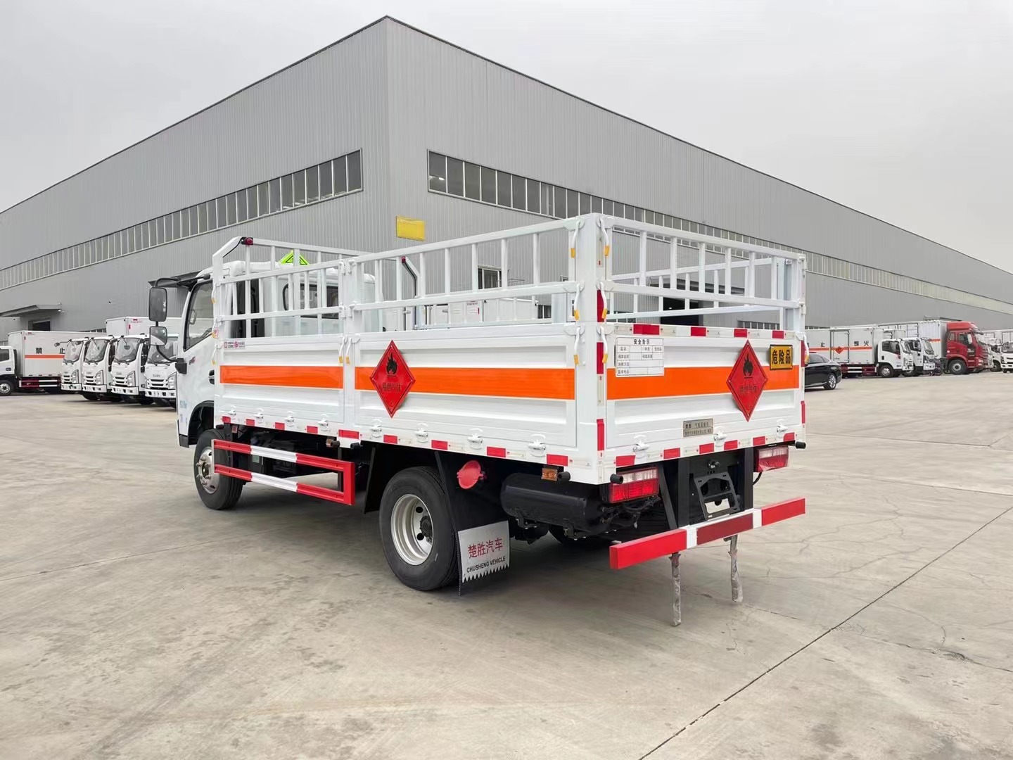 東風(fēng)福瑞卡4.1米氣瓶運輸車/黃牌