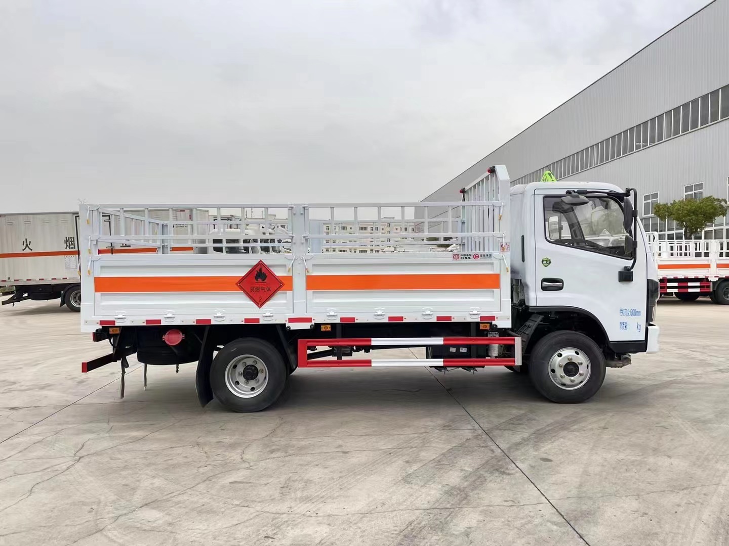 東風(fēng)福瑞卡4.1米氣瓶運輸車/黃牌